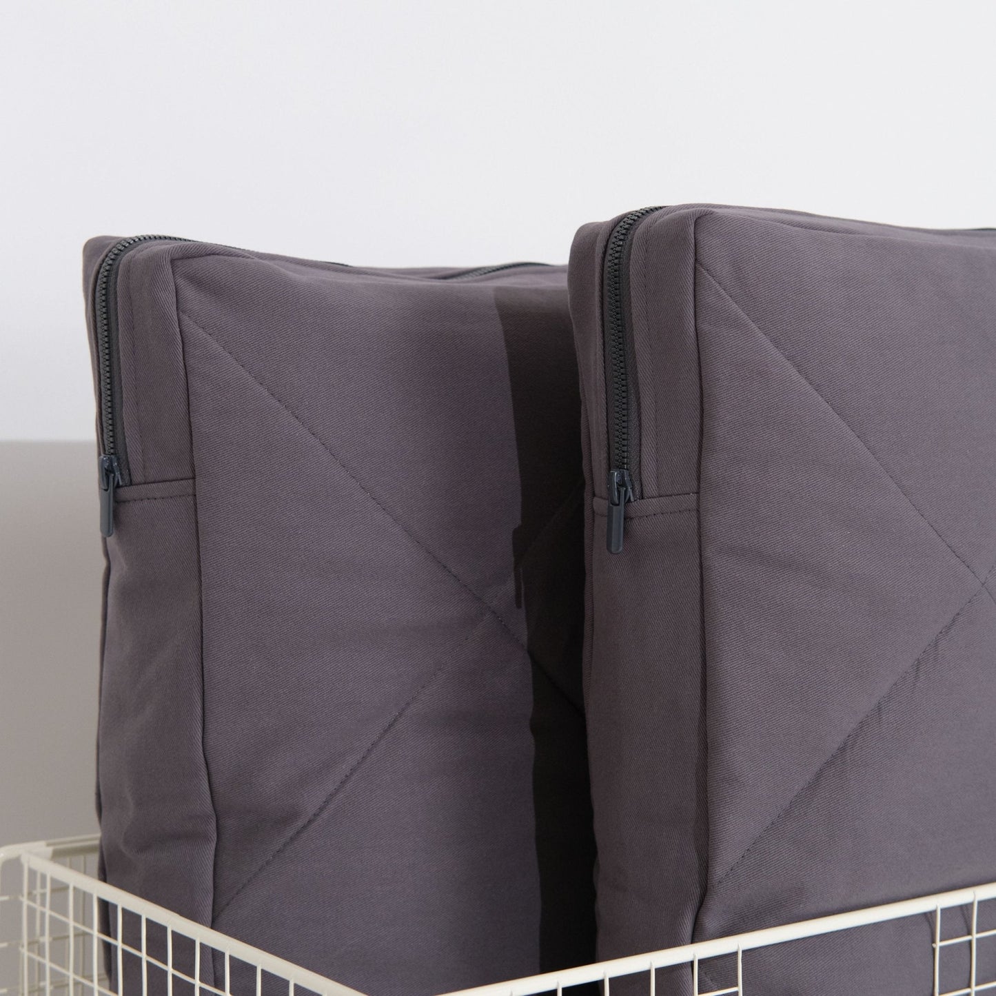 Cover with a zipper