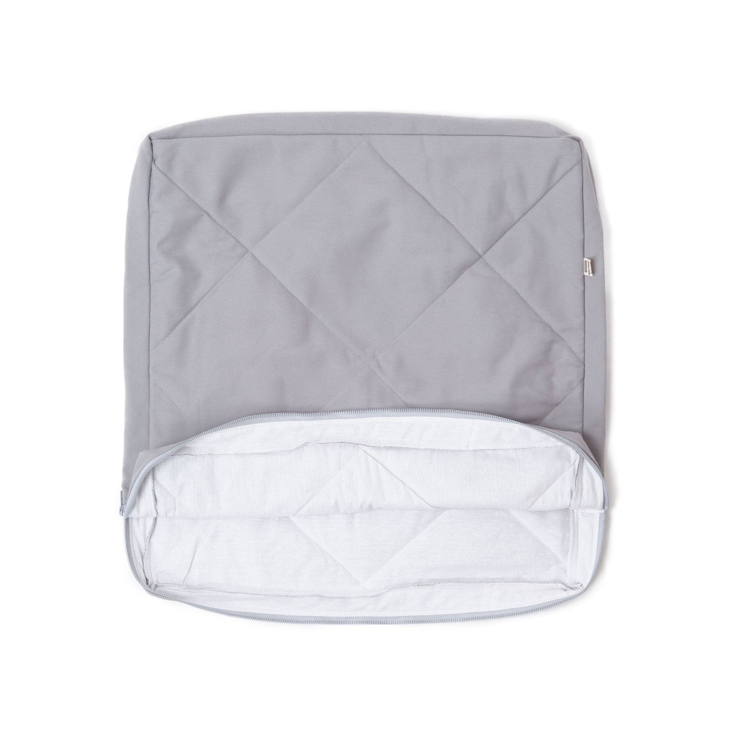 Cover with a zipper