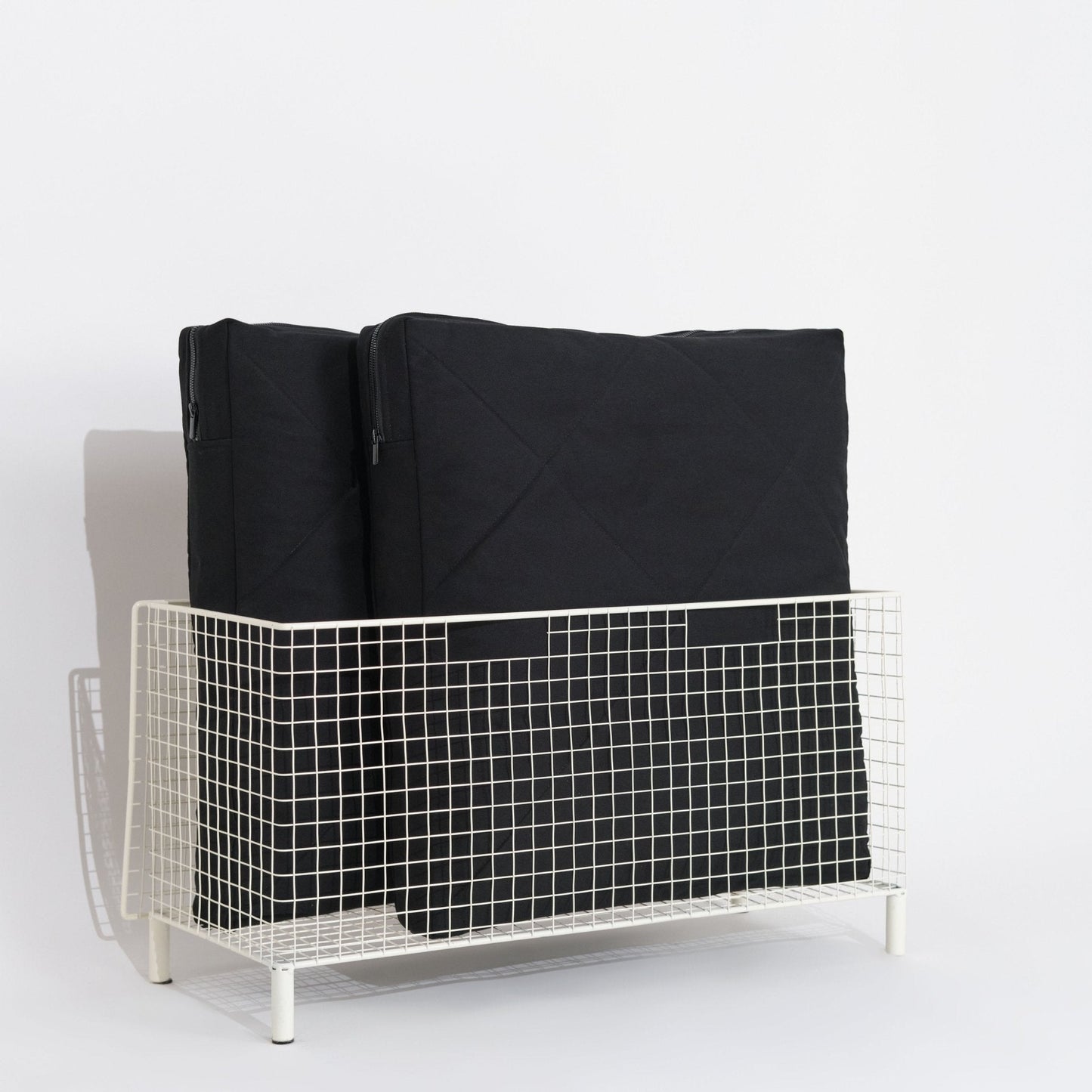 Cover with a zipper