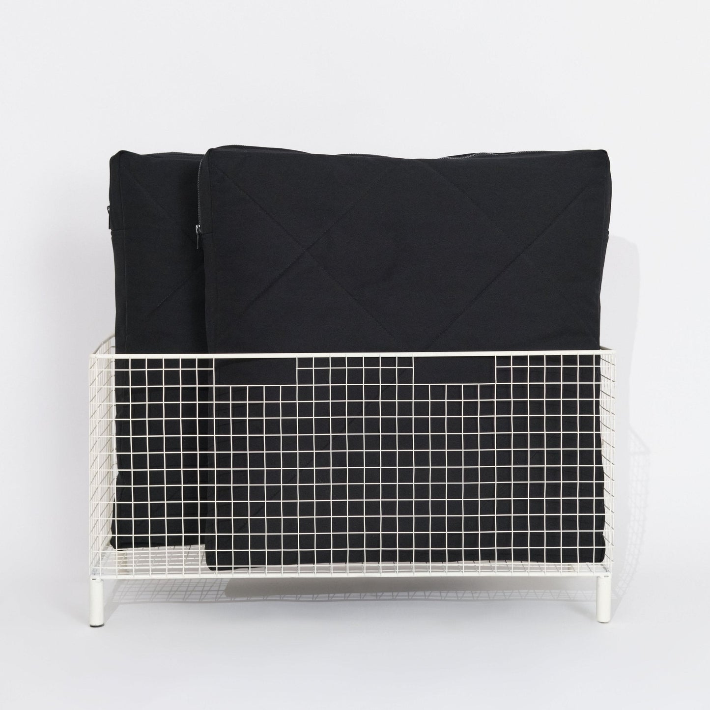 Cover with a zipper