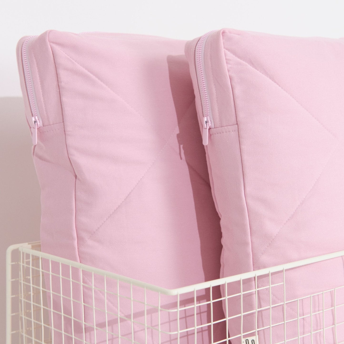 Cover with a zipper