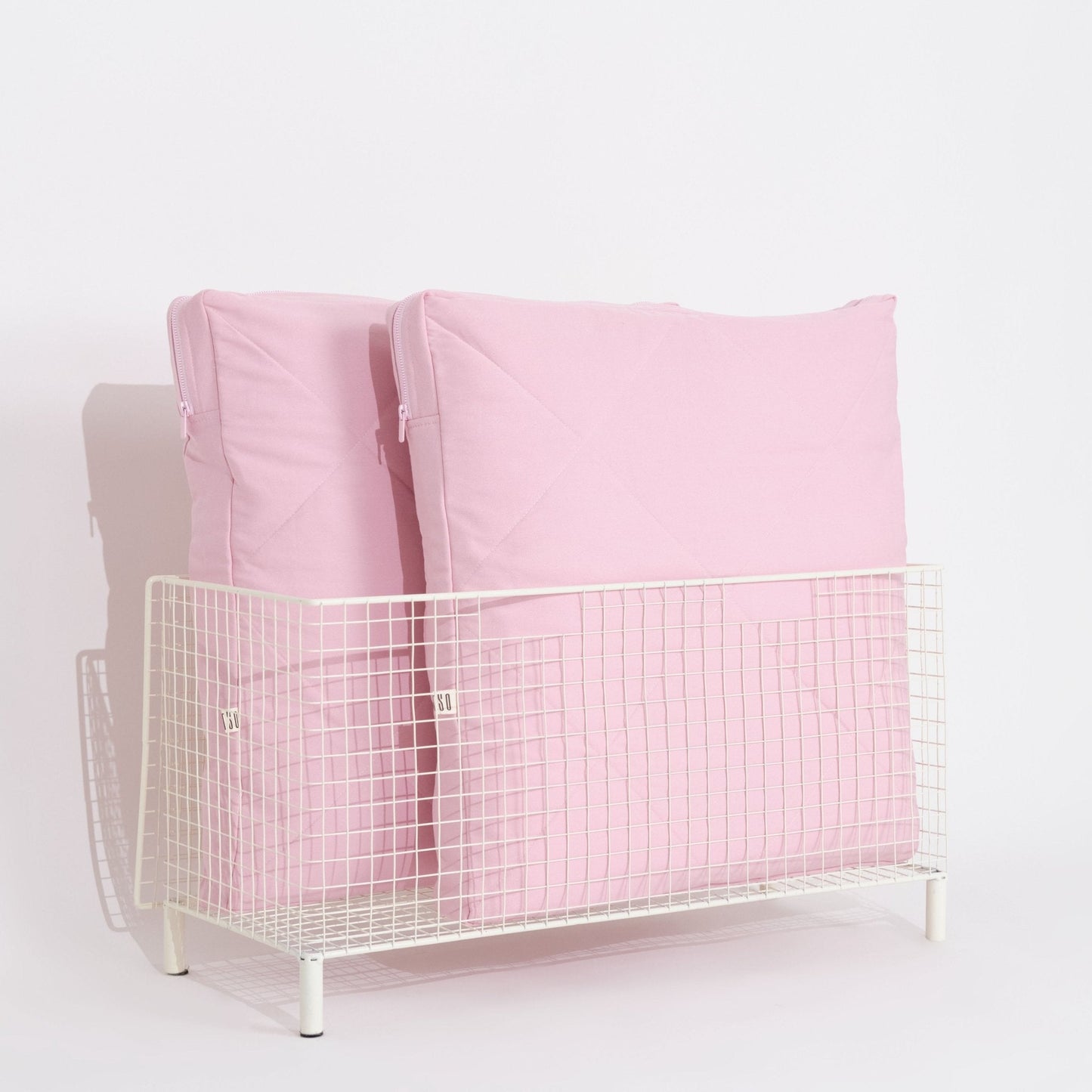 Cover with a zipper