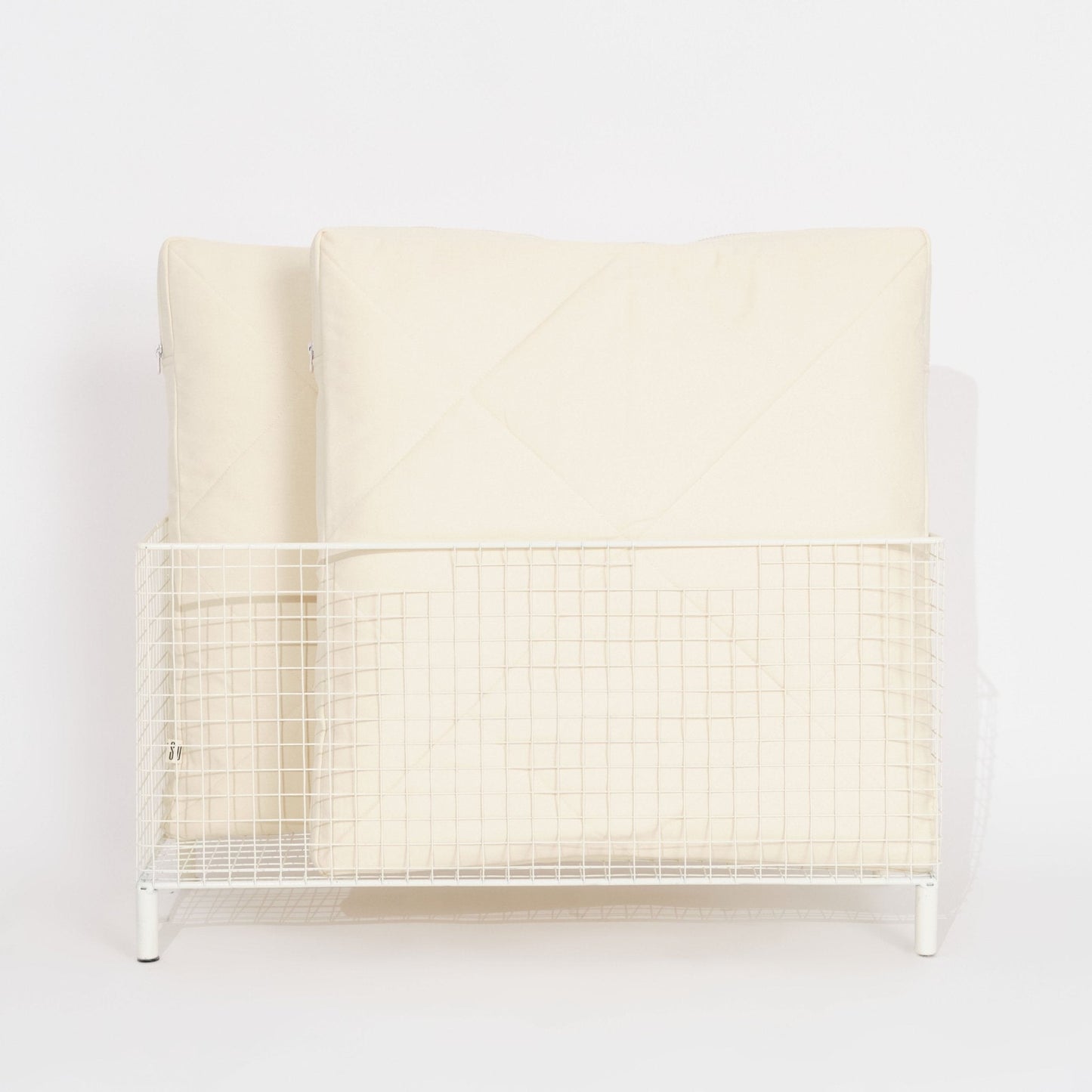 Cover with a zipper