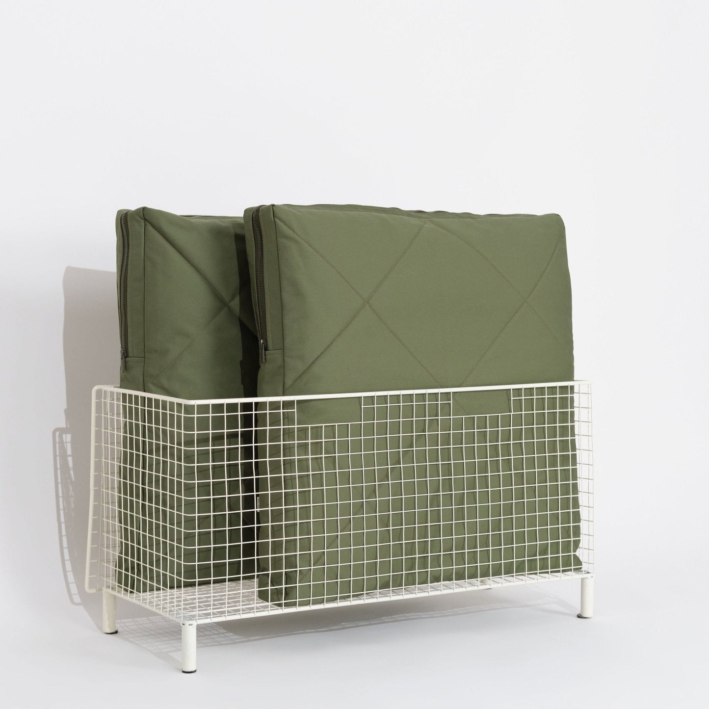Cover with a zipper