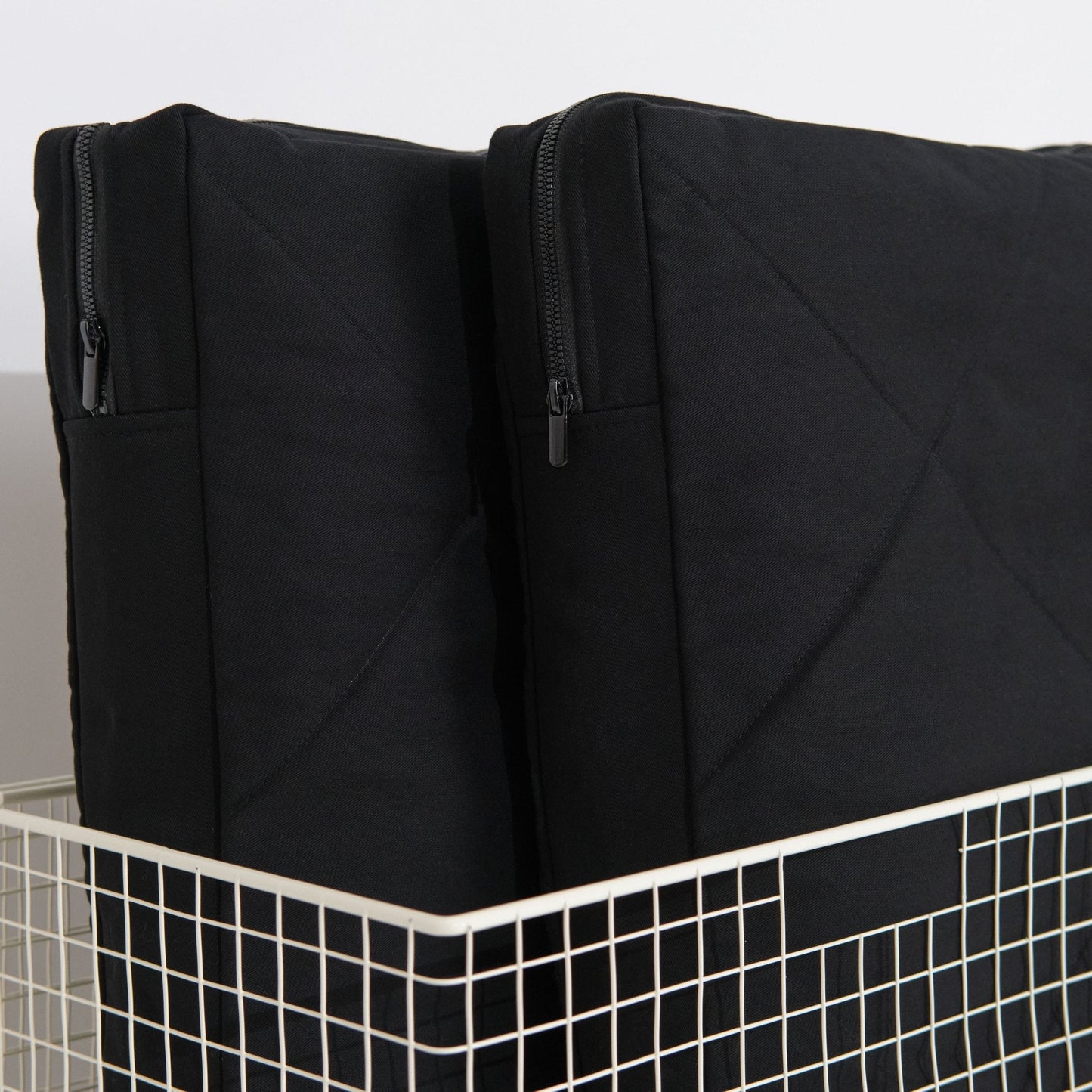 Cover with a zipper